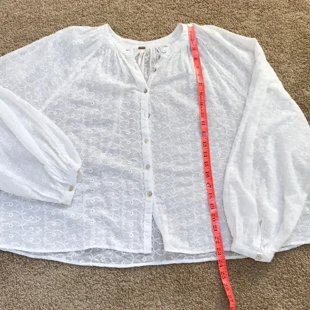 NWT! FREE PEOPLE Size XS white eyelet oversized top